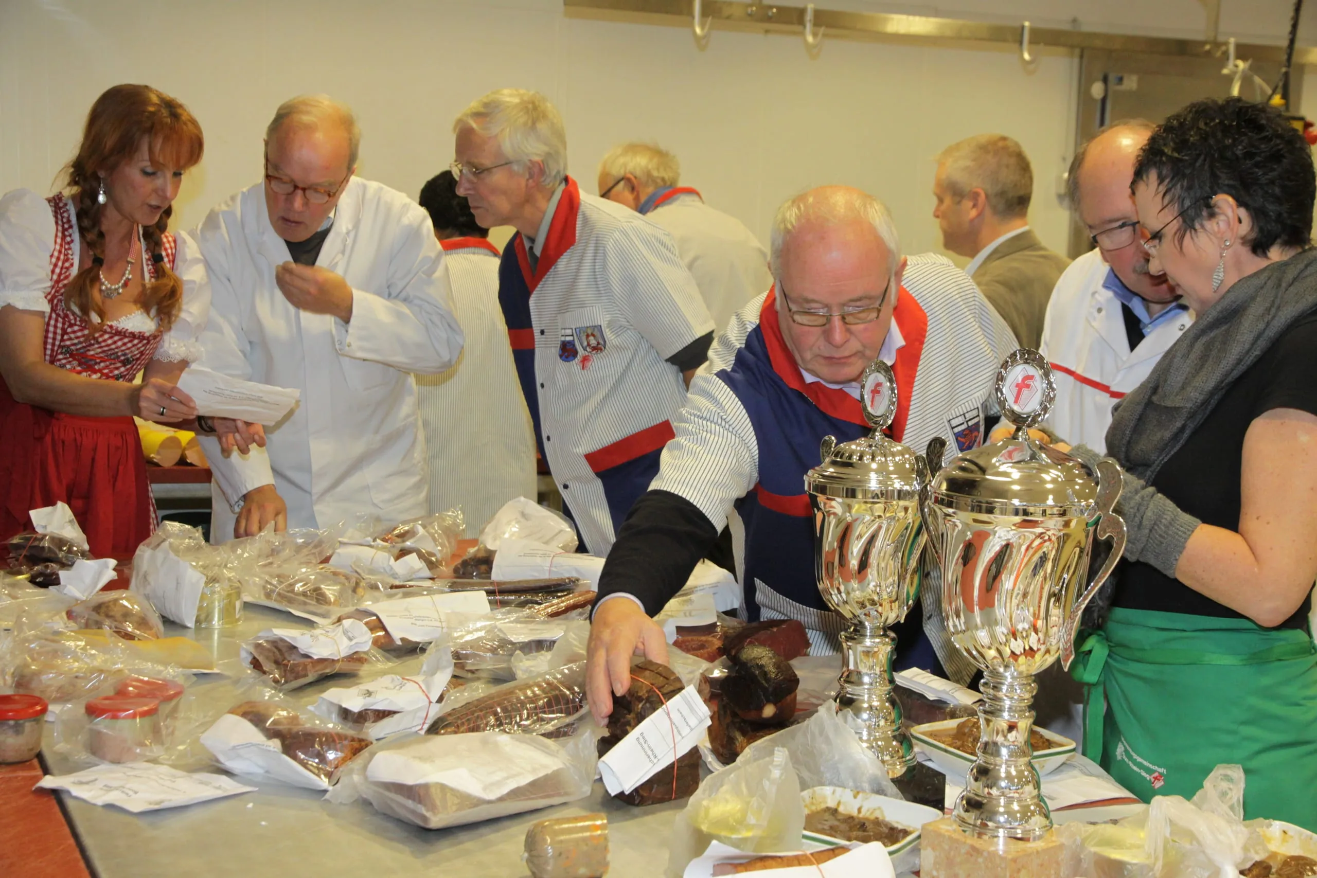 Qualitätsprüfungen: Wildwurst und Geflügel im Wettstreit um beliebte Pokale