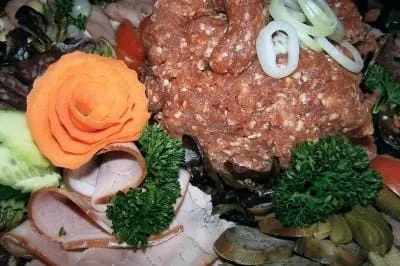 Rohes Fleisch essen