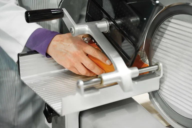 Mit Maschinen schneiden und zerkleinern