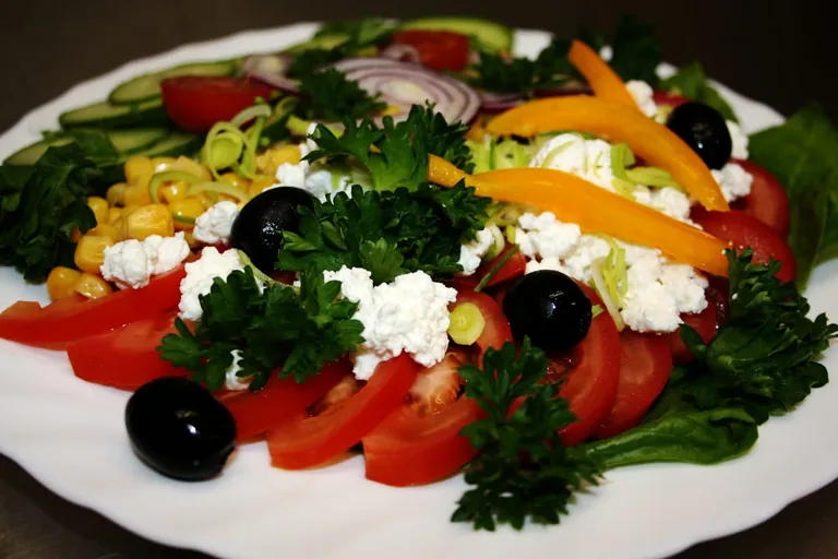 Frische Salate im Imbissangebot