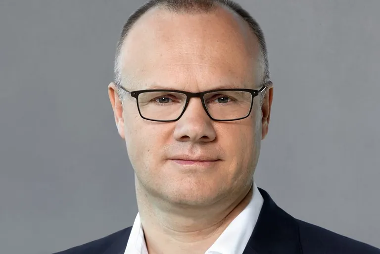 Das Finanzamt is(s)t mit