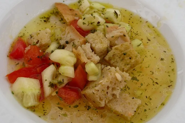 Kalte Sommersuppen: Leicht und erfrischend