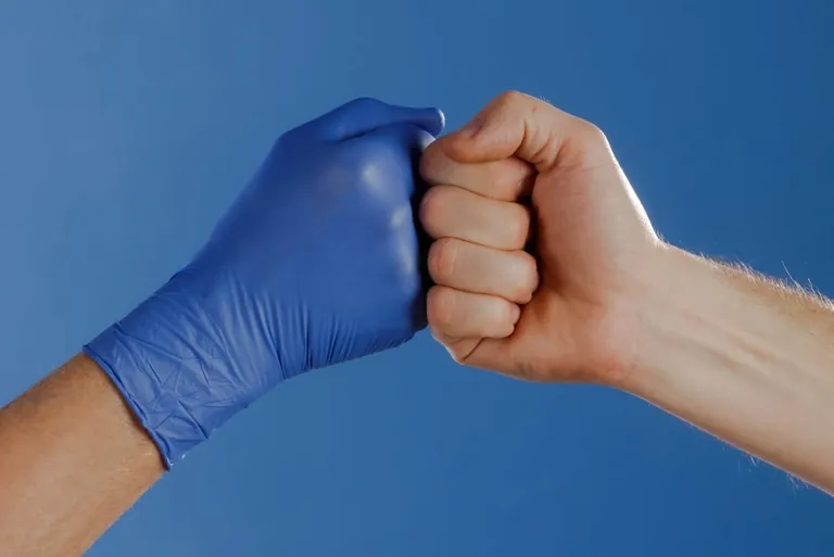 Bedientheke: Auch ohne Handschuhe hygienisch arbeiten