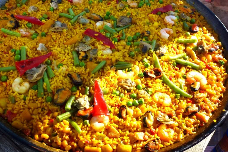 Paella: Mediterrane Note mit oder ohne Fleisch