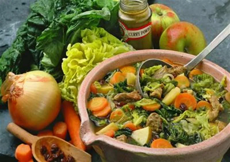 Wirsingeintopf mit Schweinefleisch