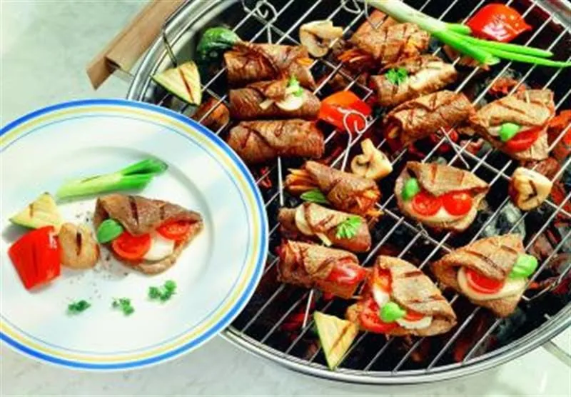 Rouladenspieße und  gefüllte Rindertaschen