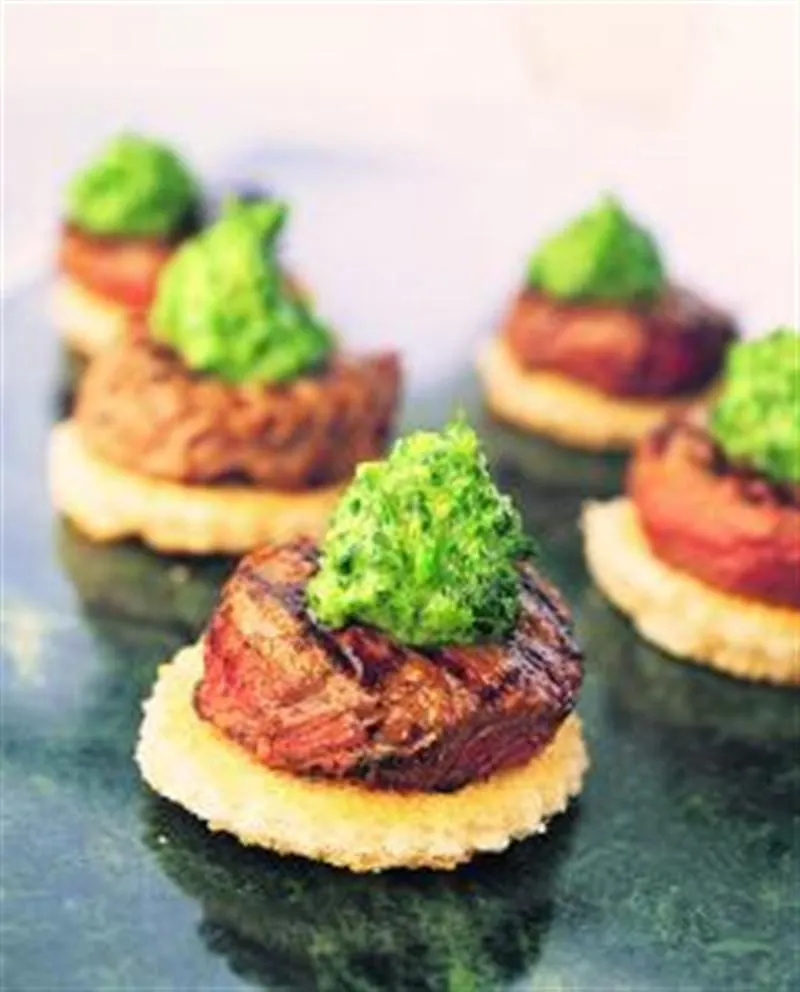 Croûtes mit Rinderfilet Salsaverde