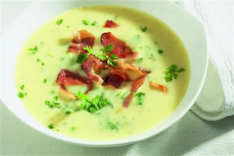 Kartoffelsuppe mit Schinkenkrusteln