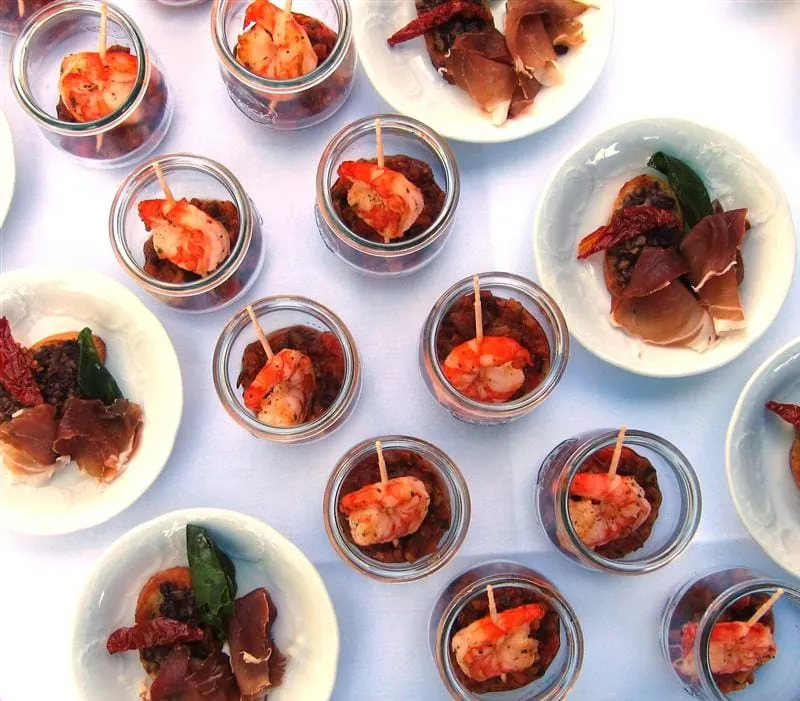 Essen und Trinken aus einer Hand