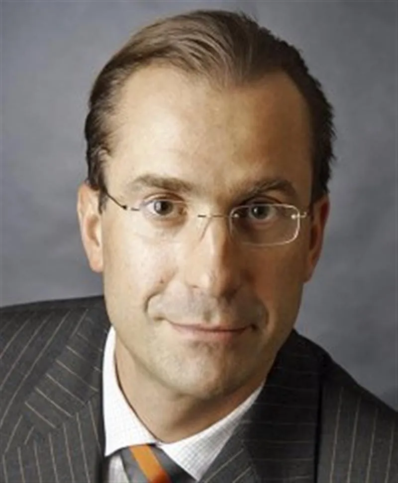 Dr. Jochen Benedikt, Van Hees