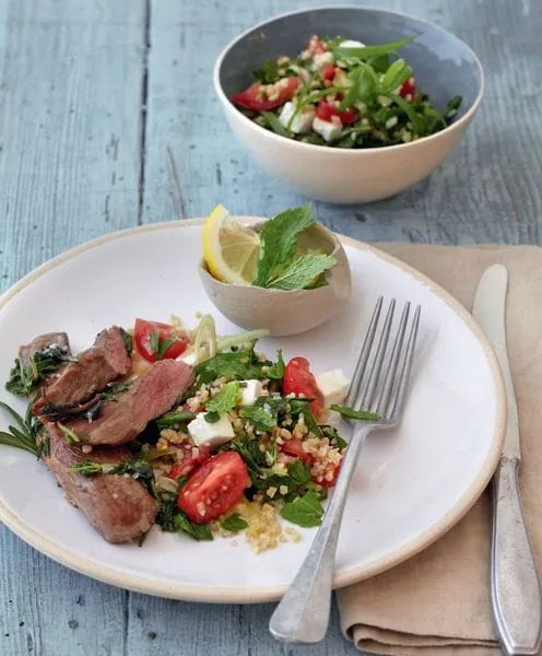 Lammfilet mit Tomaten-Minzsalat