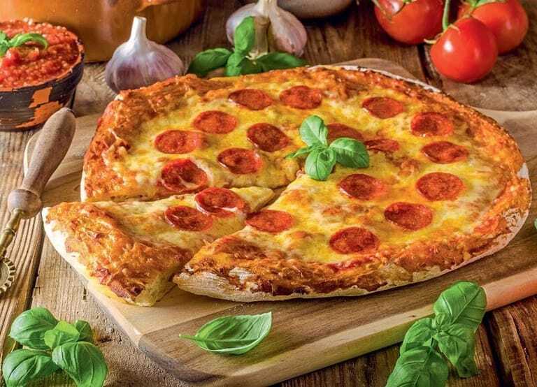 Beliebter PizzaBelag Scharfe Salami Die Fleischerei