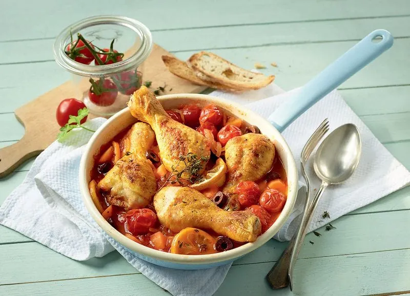 Hähnchenschenkel in Tomatensud