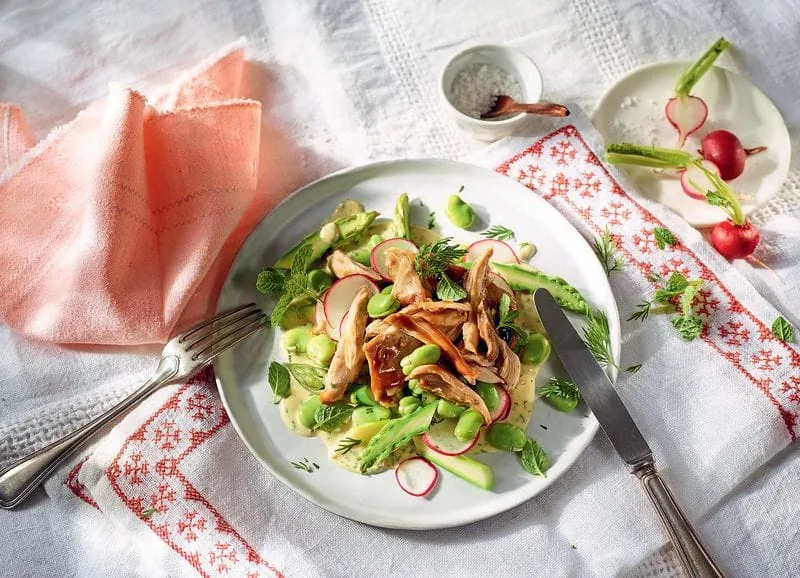Pulled Chicken-Salat mit Spargel