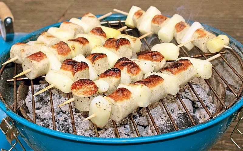Spargel-Bratwurst-Spieße