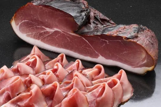 Schwarzw&auml;lder Schinken ganz und aufgeschnitten