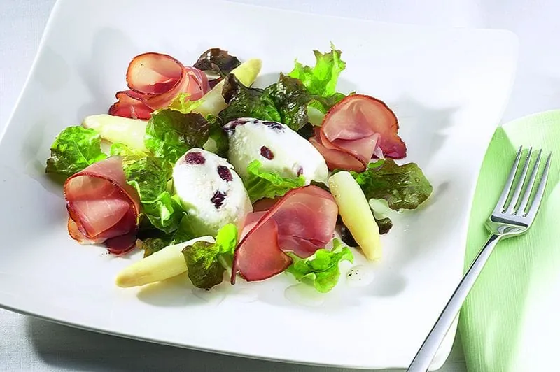 Spargelmousse und Schwarzwälder Schinken