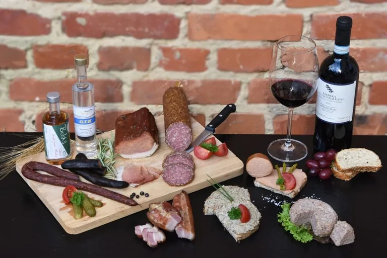 Rhöner Wurst und Schinken kommt zum Verkosten ins Haus