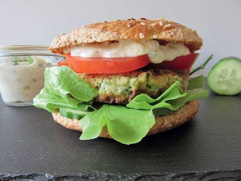 Rezept für Gemüseburger &amp;quot;Green Style&amp;quot; mit Frischkäse-Joghurt-Creme ...