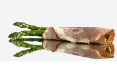 Gr&uuml;ner Spargel mit Speck