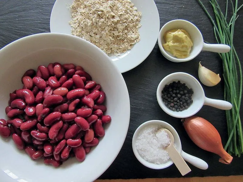 Vegetarischer Burger: Kidneyburger "Mexican Style" mit Avocado-Creme