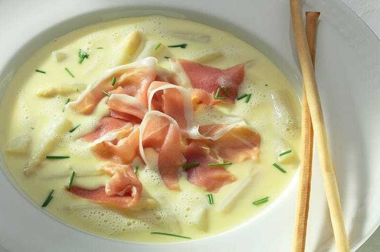 Rezept für Spargelsuppe mit Parmaschinken - Die Fleischerei