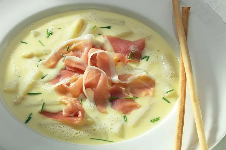 Rezept f&uuml;r Spargelsuppe mit Parmaschinken