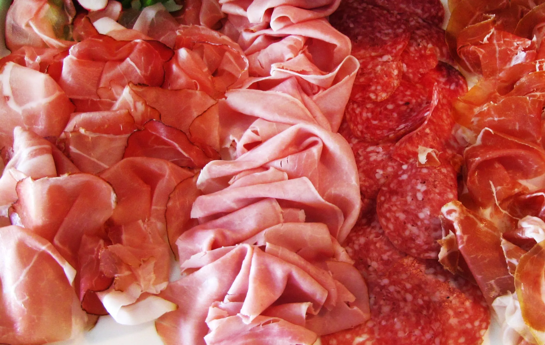 Wurst und Schinken gehören zum traditionellen Abendbrot