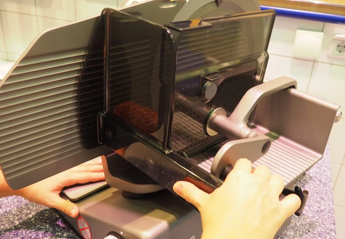 BGN-Sicherheitstipp: Aufschnittschneidemaschinen