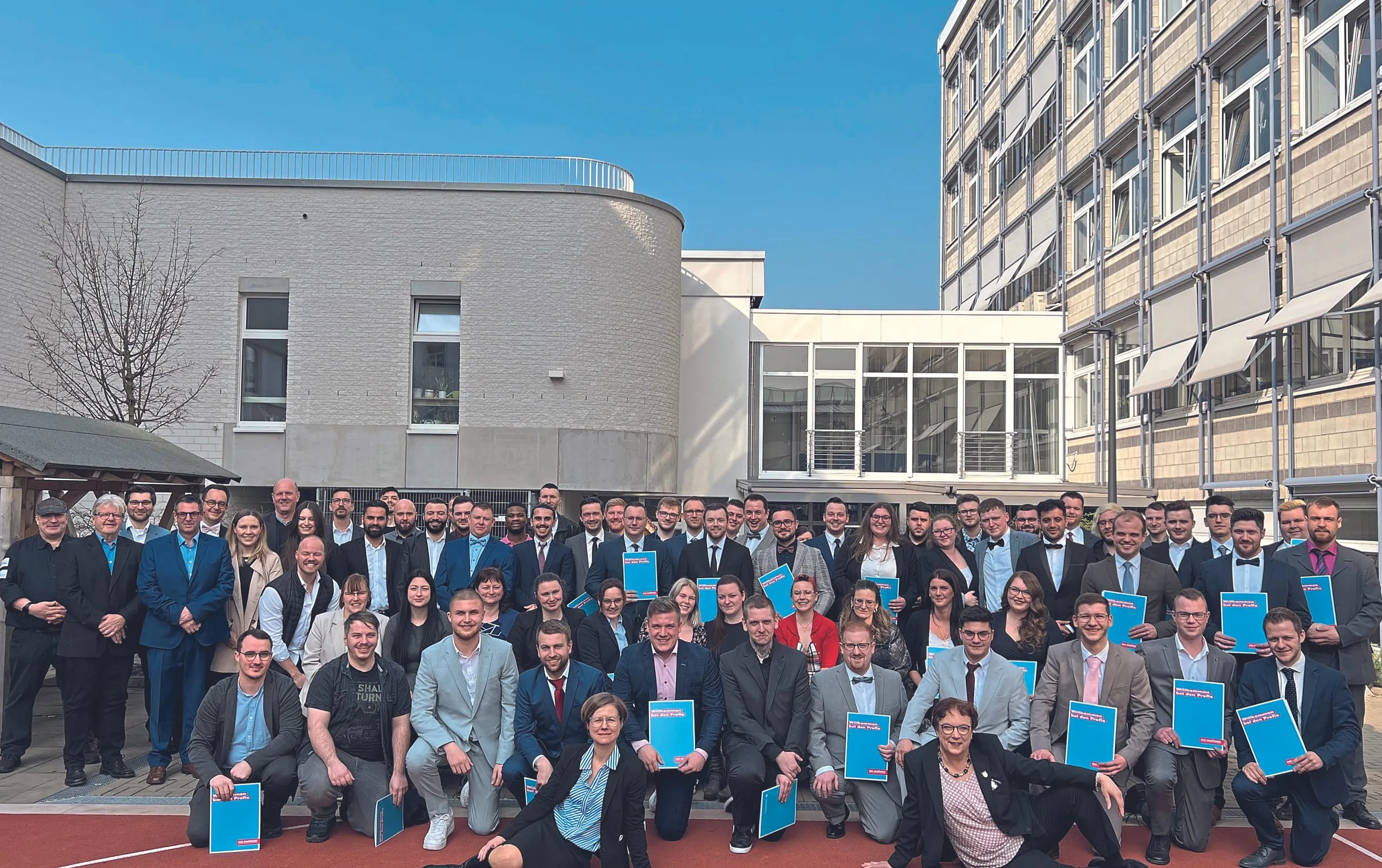 Die Fachschule J. A. Heyne verabschiedete 37 Fleischer und drei Fleischerinnen, die ihre Meisterpr&uuml;fung abgelegt hatten.