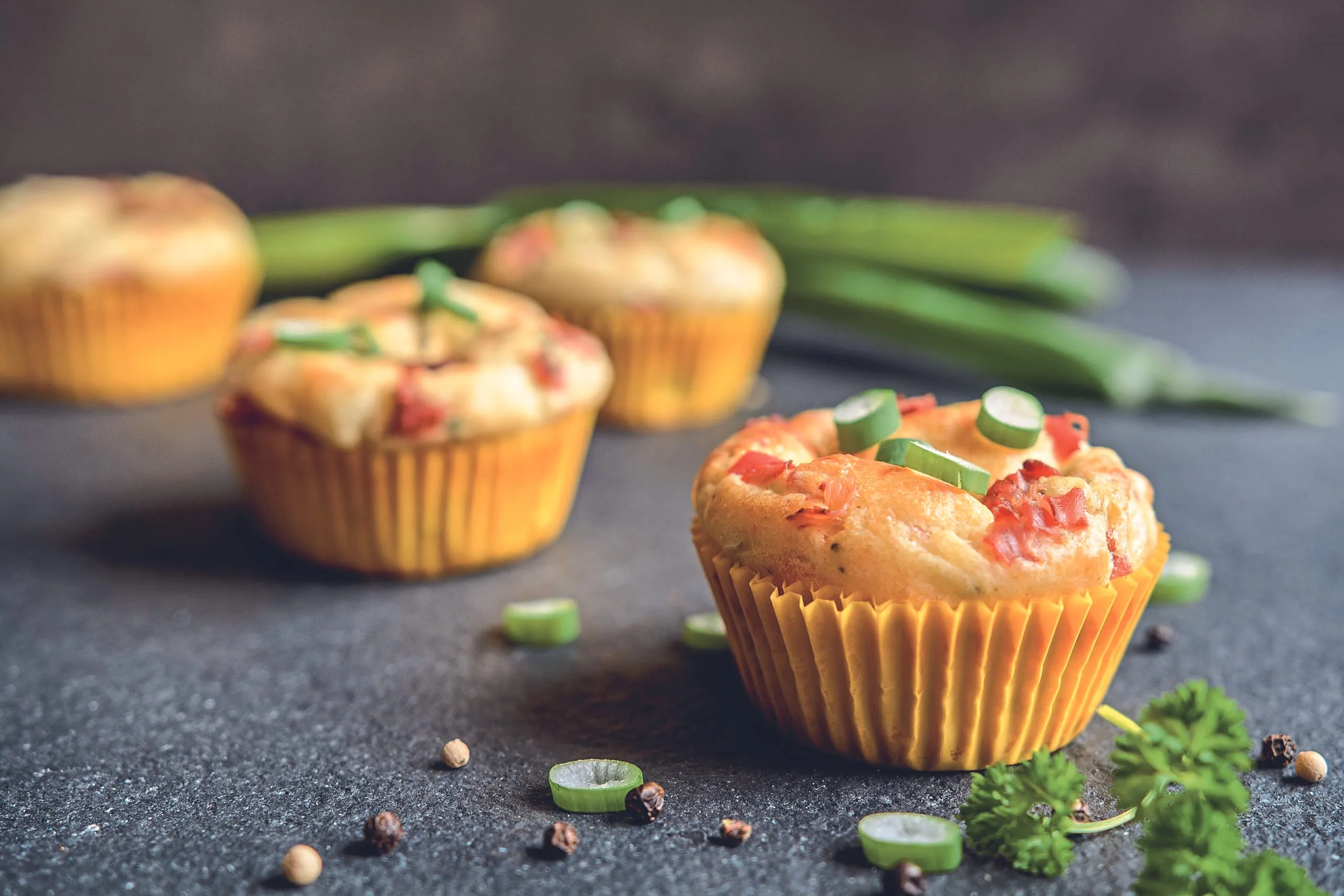 Pikante Muffins mit Schinken