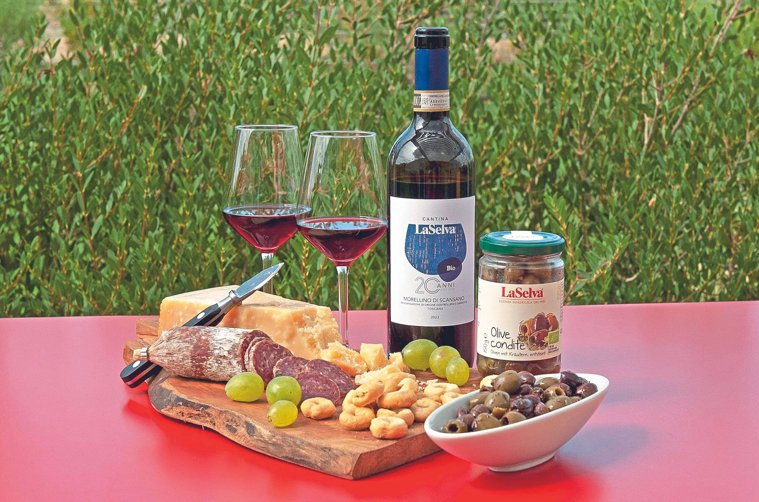 Die neuen Taralli sind eine herzhafte &shy;Begleitung f&uuml;r den Aperitivo. Auf einer reichen Antipasti-Platte isst man sie &shy;besonders gerne zusammen mit Wurstwaren und K&auml;se. LaSelva