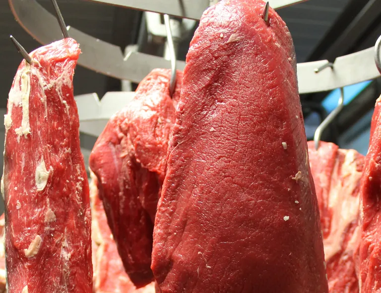 Thomas R&ouml;hrBU: Die Erzeugerpreise f&uuml;r Rinder waren im Mai 2025 um 41,6 % h&ouml;her als im Vorjahresmonat, w&auml;hrend die Preise f&uuml;r Schlachtschweine um 8,3 % sanken.