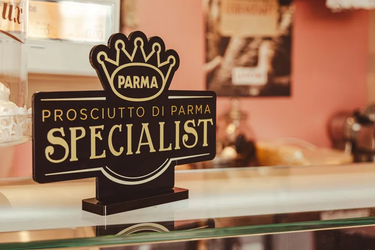 Mit der Auszeichnung würdigt das Consorzio del Prosciutto di Parma die Expertise rund um die italienische Schinkenspezialität.