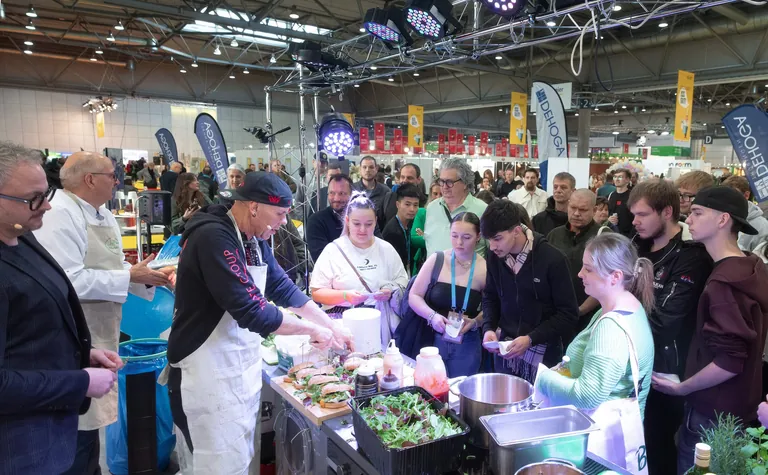 Die Fachmesse ISS GUT! in Leipzig hat ihre zentrale Bedeutung f&uuml;r den Au&szlig;er-Haus-Markt in Ostdeutschland unterstrichen.
