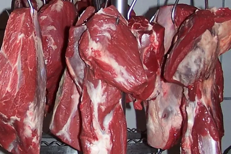 : Erzeugerpreise &ndash; Rindfleisch war im November 2025 25,7 % teurer als im Vorjahresmonat, Schweinefleisch war dagegen 8,5 % billiger als ein Jahr zuvor. 