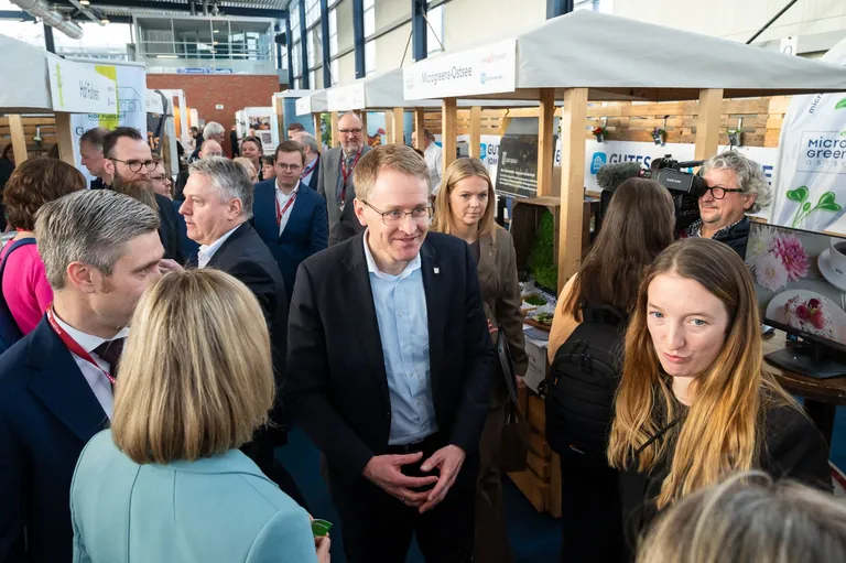 Daniel G&uuml;nther, Ministerpr&auml;sidenten von Schleswig-Holstein, verwies in seiner Rede auf die gro&szlig;e Relevanz der Messe f&uuml;r die Branche in der Region und dar&uuml;ber hinaus.