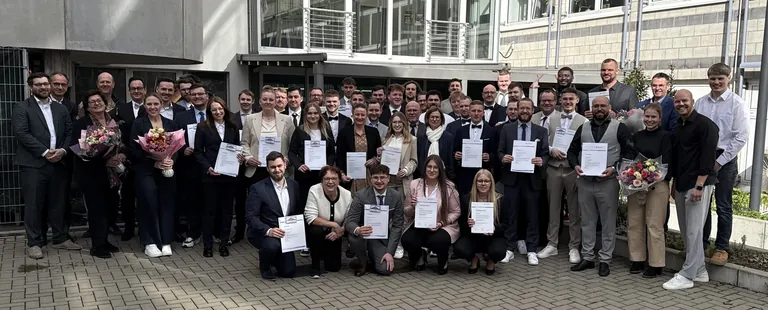 31 junge Führungskräfte haben den Meisterkurs an der Fachschule J. A. Heyne an der Handwerkskammer Frankfurt-Rhein-Main absolviert.