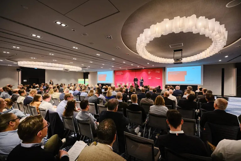 Auf dem 21. Deutschen Verpackungskongress informierten sich die Teilnehmer &uuml;ber die aktuellen Herausforderungen und Chancen f&uuml;r die Branche.