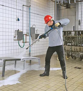 Der Kaltwasser-Hochdruckreiniger MC7P-195/1280 F arbeitet mit einem Druck von bis zu 195 bar und einer Wasserleistung von 1.280 Liter pro Stunde. Nilfisk
