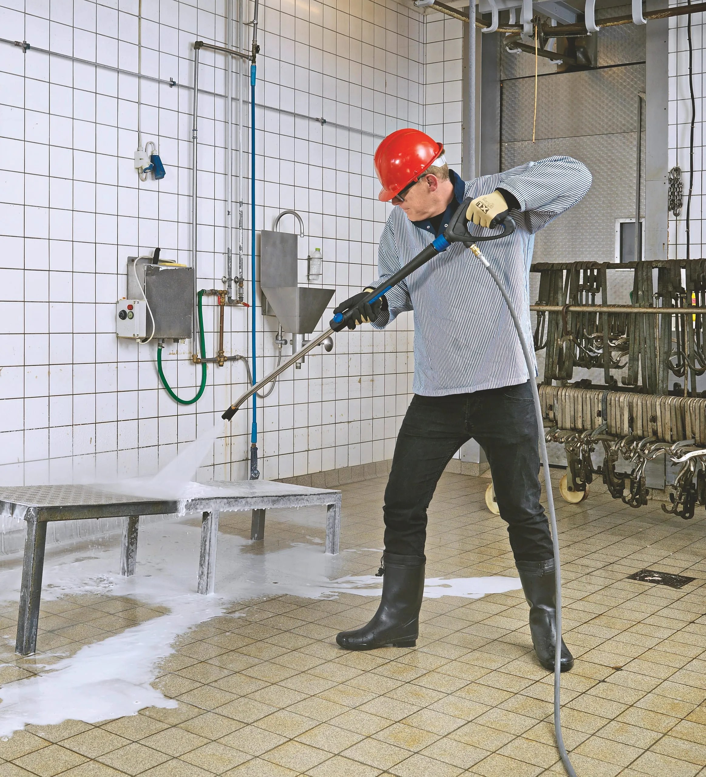 Der Kaltwasser-Hochdruckreiniger MC7P-195/1280 F arbeitet mit einem Druck von bis zu 195 bar und einer Wasserleistung von 1.280 Liter pro Stunde. Nilfisk