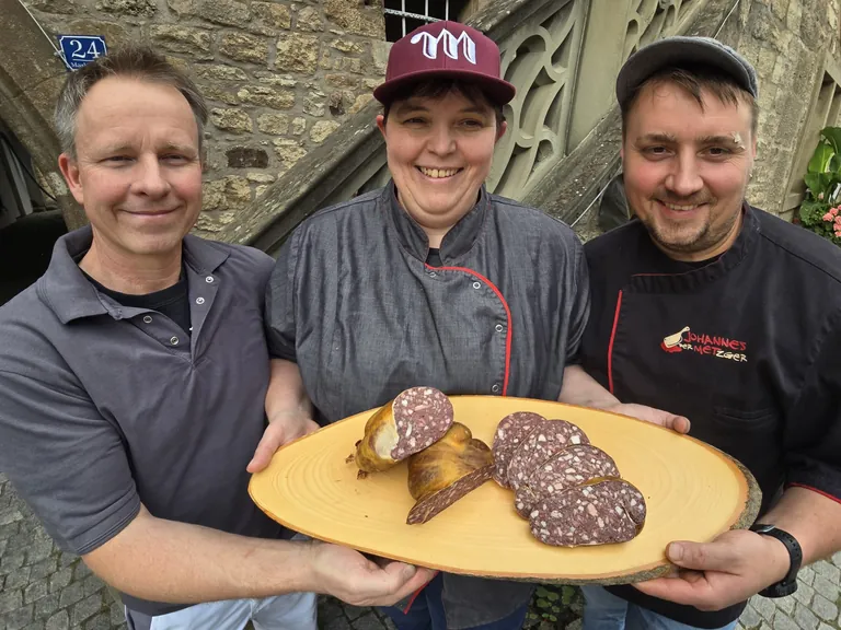 Eine Fachjury wird auf dem 13. Rh&ouml;ner Wurstmarkt die beste Blutwurst in der Schweinekrause k&uuml;ren.